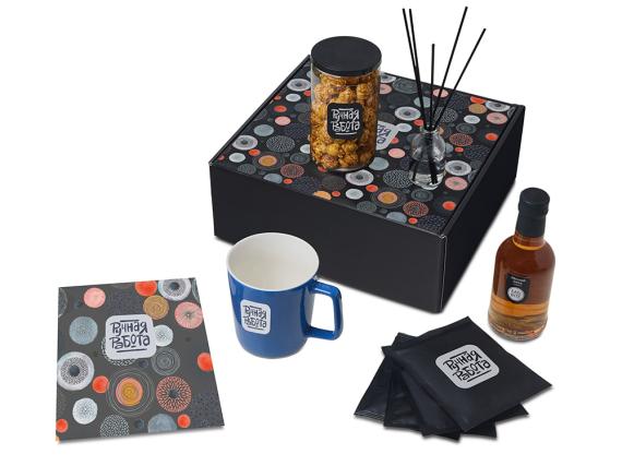 Подарочный набор «Re:y. Treat» с кружкой, сиропом и попкорном